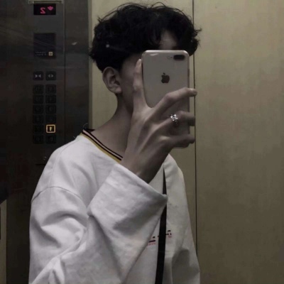 帅气遮脸的微信高颜男生头像