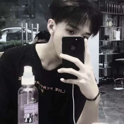 帅气遮脸的微信高颜男生头像