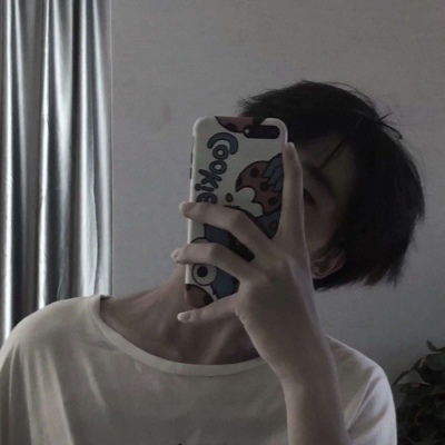 帅气遮脸的微信高颜男生头像