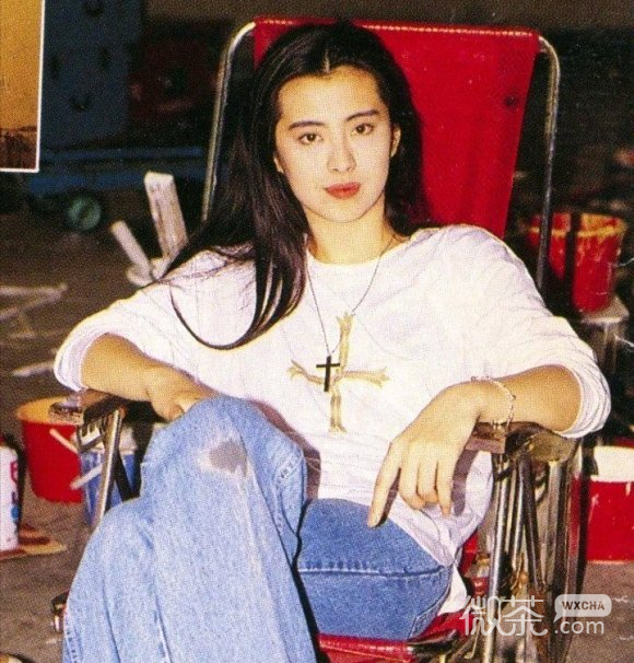 微信俏皮深沉长发女生头像