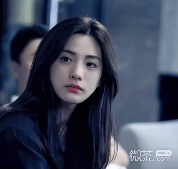微信俏皮深沉长发女生头像