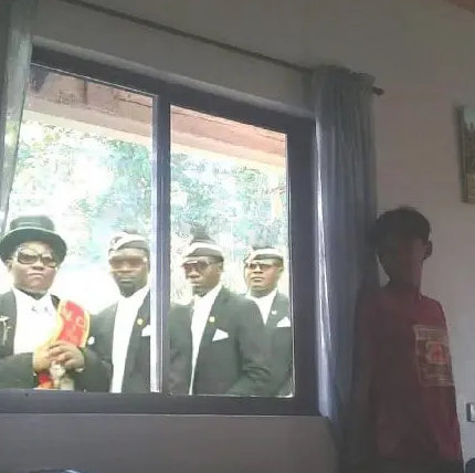 搞笑带字的微信黑人抬棺表情包