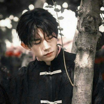 颓废伤感的微信真人男生头像