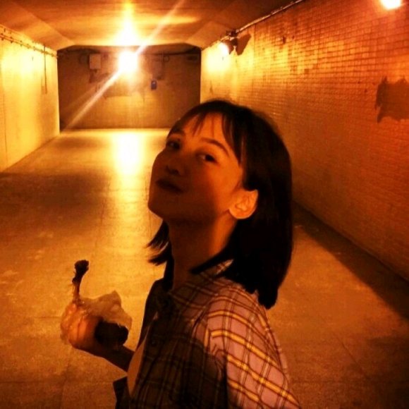 成熟冷酷搞怪微信女生头像