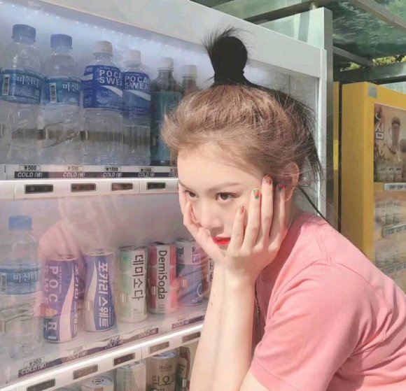 成熟冷酷搞怪微信女生头像