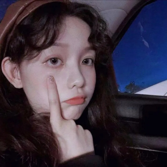 成熟长发最潮时尚微信女生头像