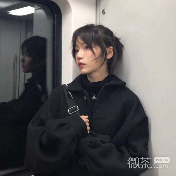 最潮深沉阳光微信女生头像