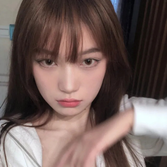 成熟长发最潮时尚微信女生头像