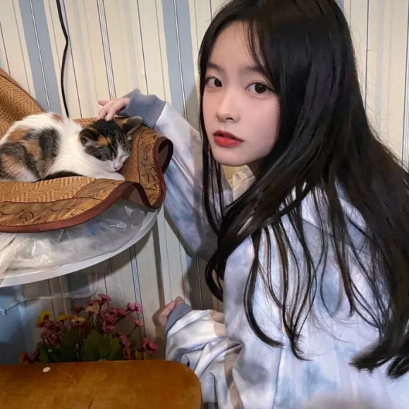 成熟长发最潮时尚微信女生头像