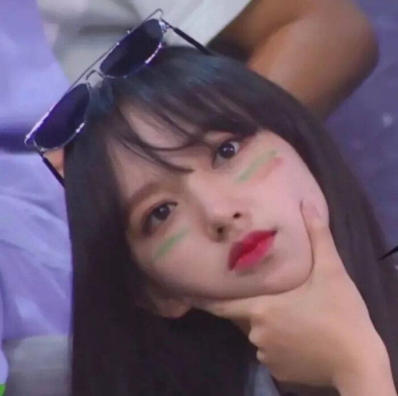 成熟长发最潮时尚微信女生头像