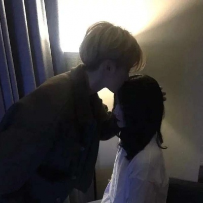 一对两张的微信真人情侣头像