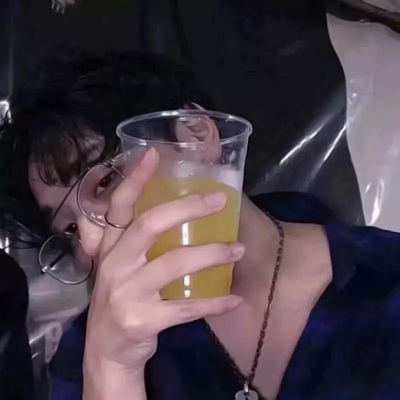 帅气鲜肉范的微信个性男生头像