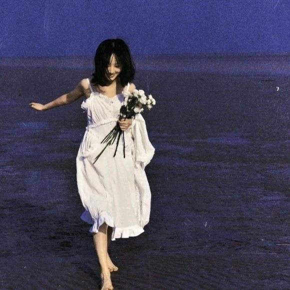 微信酷酷的气质阳光女生头像