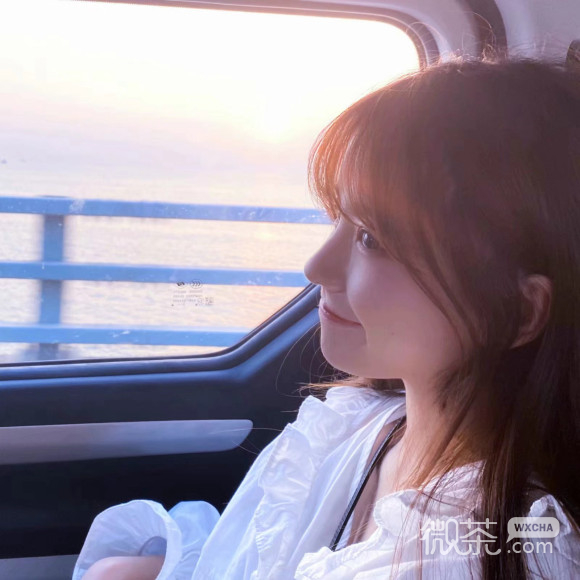 深沉沧桑最潮微信女生头像