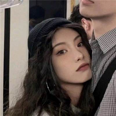 一左一右风格的微信个性情侣头像