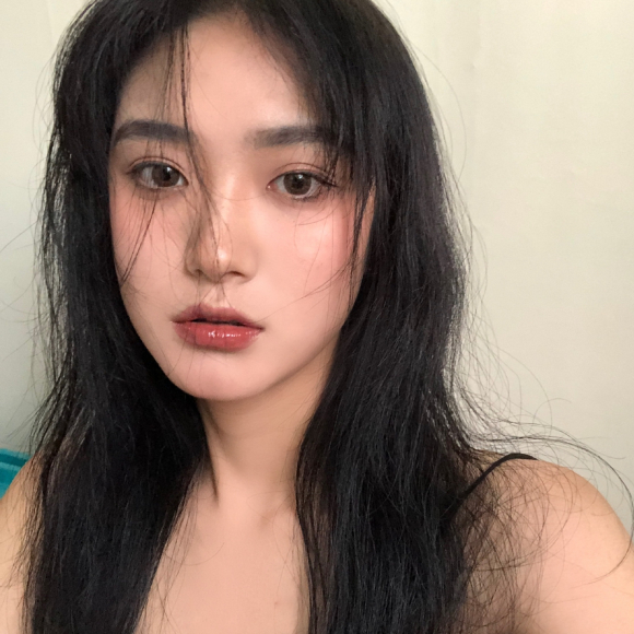 最潮洒脱性感阳光女生头像