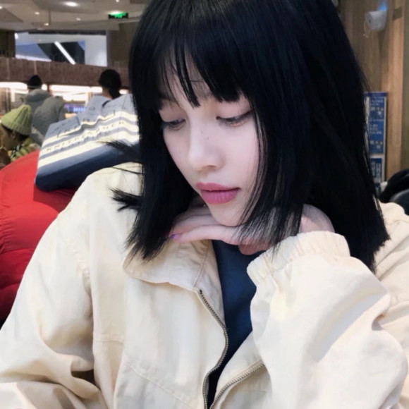 最潮洒脱性感阳光女生头像