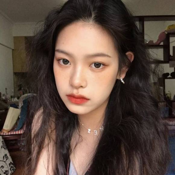 最潮洒脱性感阳光女生头像