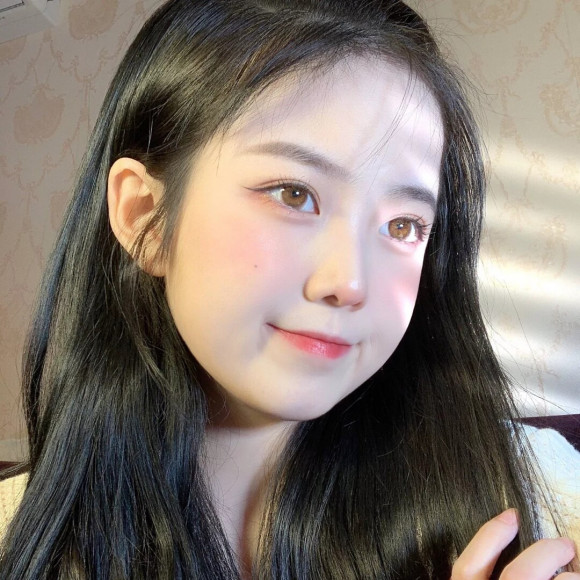 最潮洒脱性感阳光女生头像