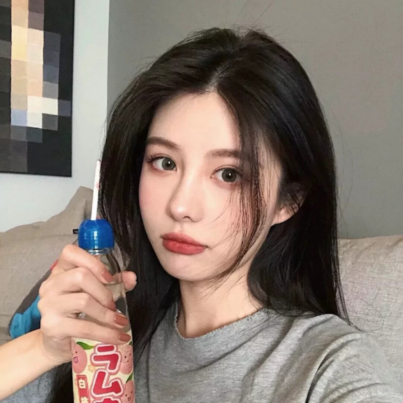 最潮洒脱性感阳光女生头像