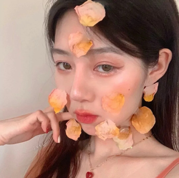 微信最潮俏皮阳光抖音女生头像