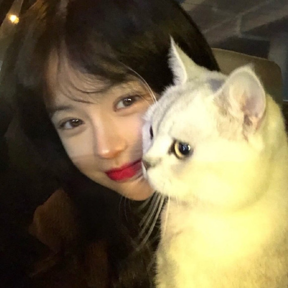 最潮洒脱性感阳光女生头像