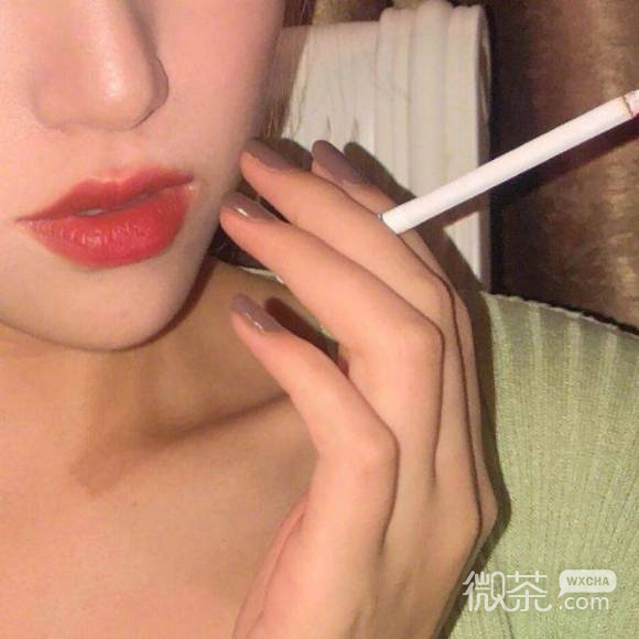 微信成熟好看的时尚女生头像