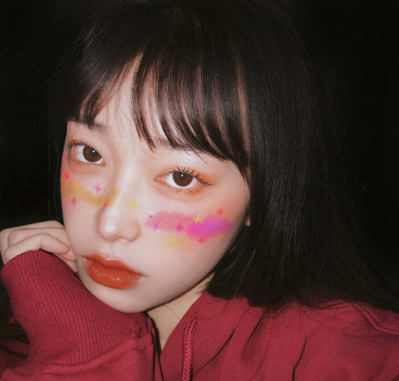 最潮洒脱性感阳光女生头像