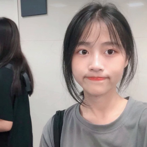 最潮洒脱性感阳光女生头像