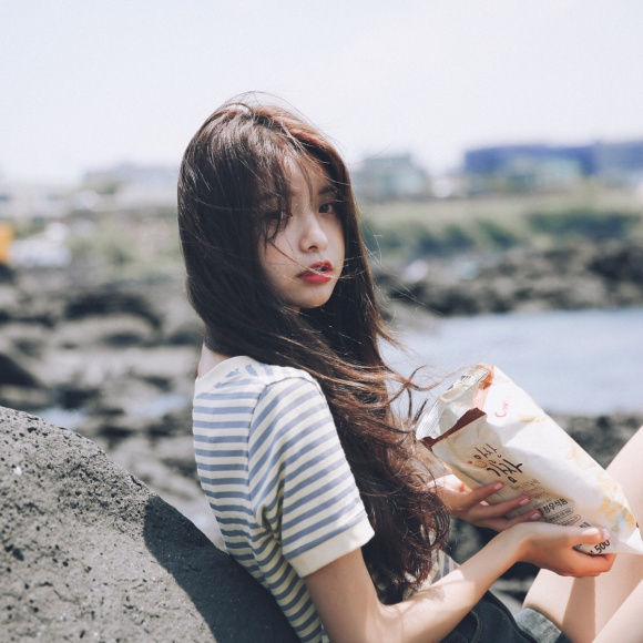 最潮抖音网红洒脱女生头像