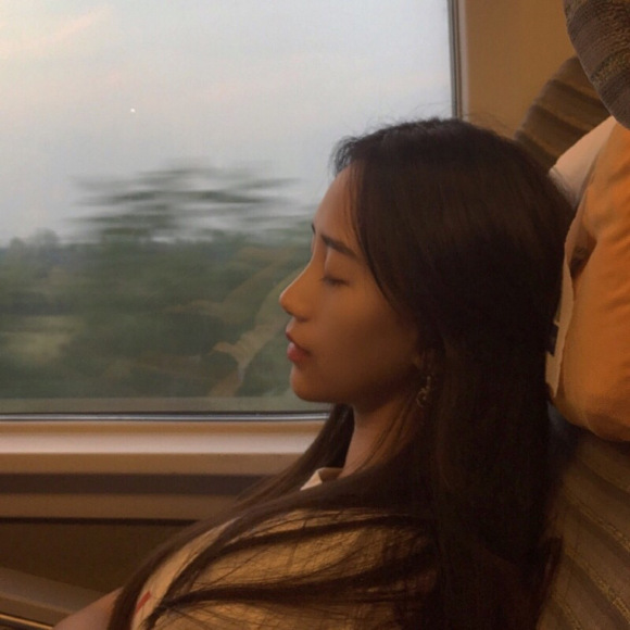 最潮抖音网红洒脱女生头像