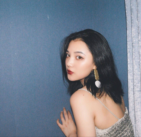 最潮抖音网红洒脱女生头像