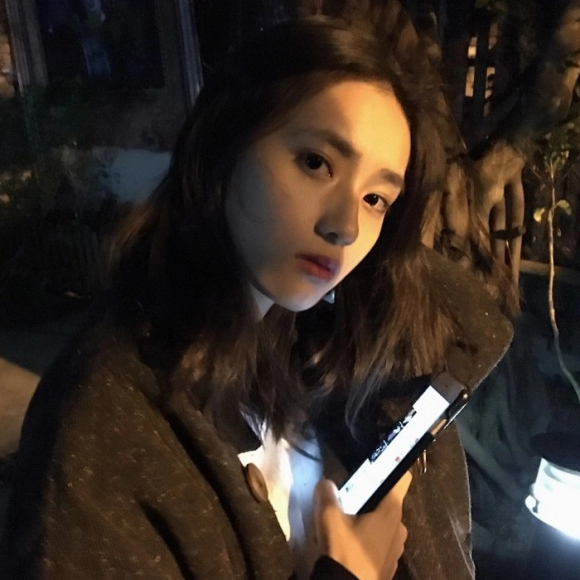 最潮抖音网红洒脱女生头像