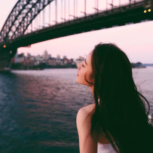 最潮抖音网红洒脱女生头像