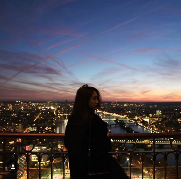 最潮抖音网红洒脱女生头像