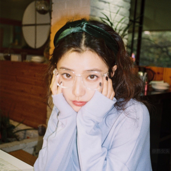 最潮抖音网红洒脱女生头像