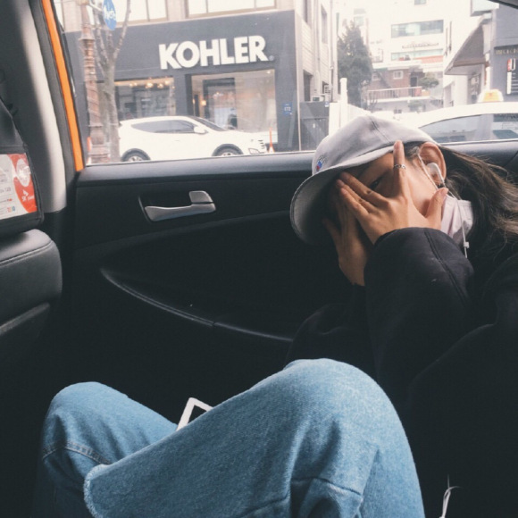 最潮抖音网红洒脱女生头像