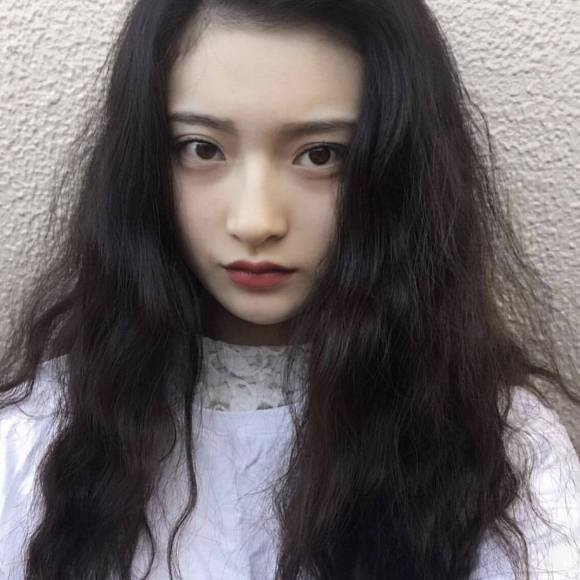 最潮抖音网红洒脱女生头像