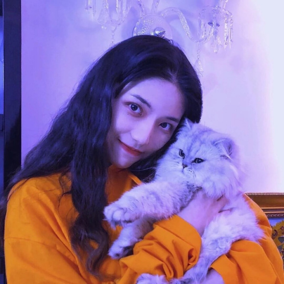 最潮抖音网红洒脱女生头像