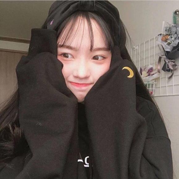 最潮抖音网红洒脱女生头像