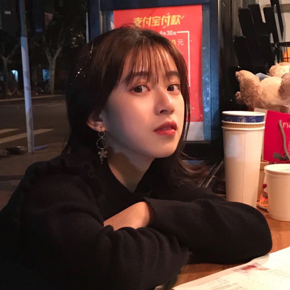 最潮抖音网红洒脱女生头像