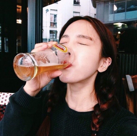 最潮抖音网红洒脱女生头像