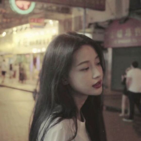 最潮抖音网红洒脱女生头像