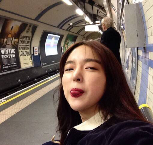 最潮抖音网红洒脱女生头像