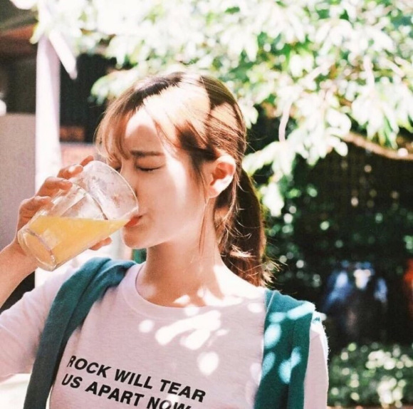 最潮抖音网红洒脱女生头像