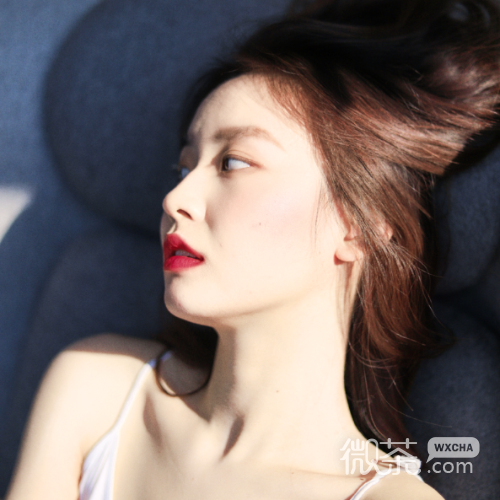 长发洒脱性感女生头像
