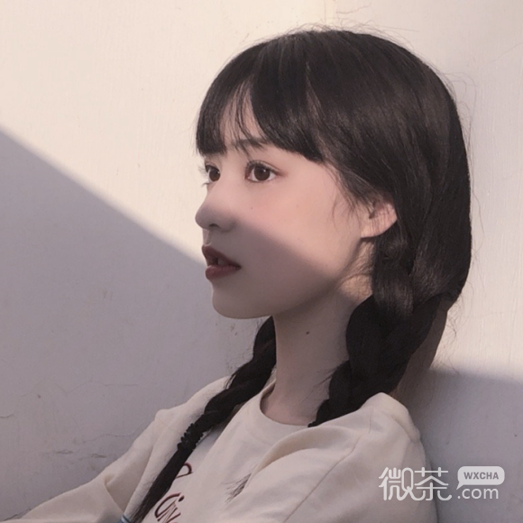 长发洒脱性感女生头像