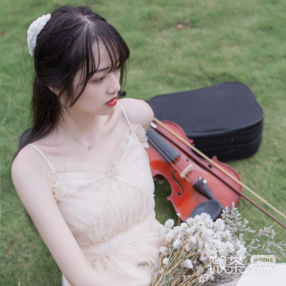 长发洒脱性感女生头像