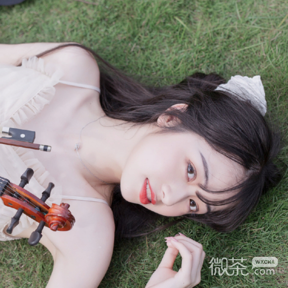 长发洒脱性感女生头像