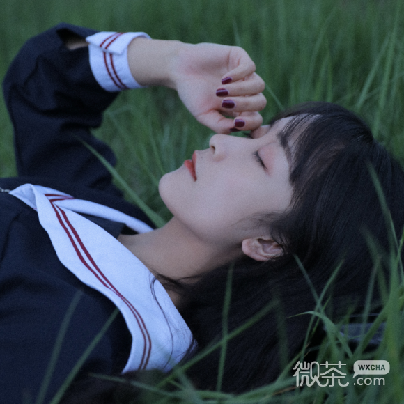 长发洒脱性感女生头像